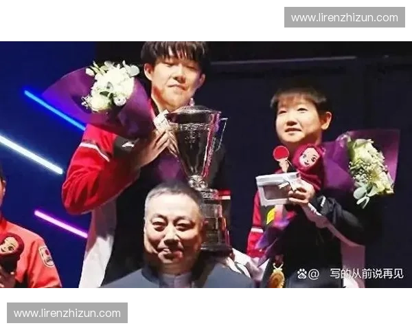乒乓球世界杯奖杯背后的荣耀象征与历史传承之路探索 乒乓球世界杯奖杯背后的荣耀象征与历史传承之路探索
